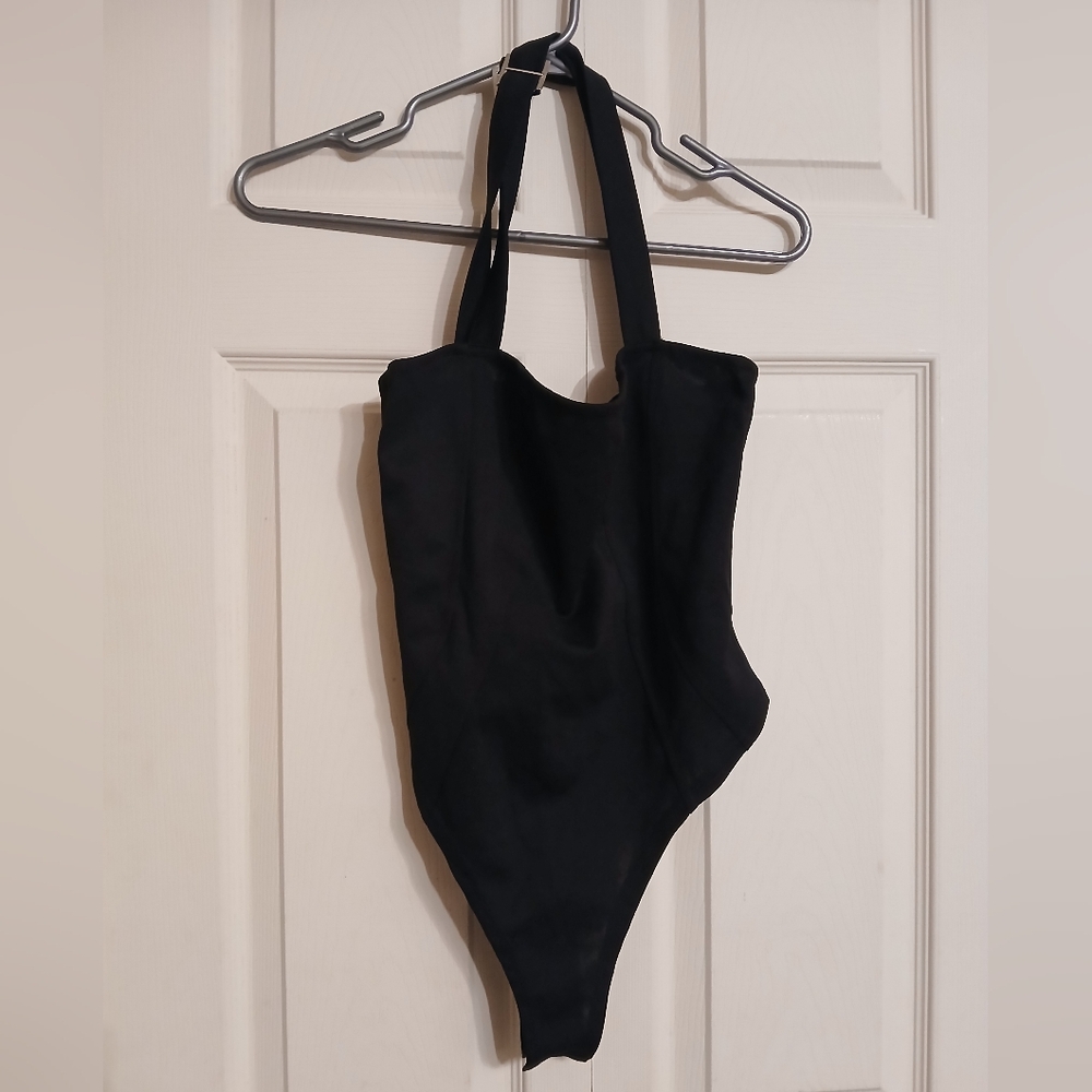 🆕️Boohoo Basic Black Bodysuit Size 6 - BNWT, GIFTABLE